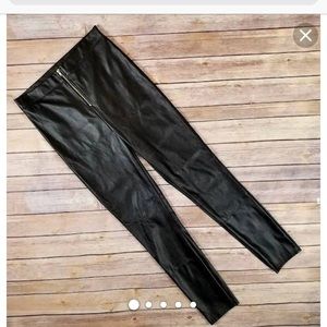 Faux leather leggings with gold zipper